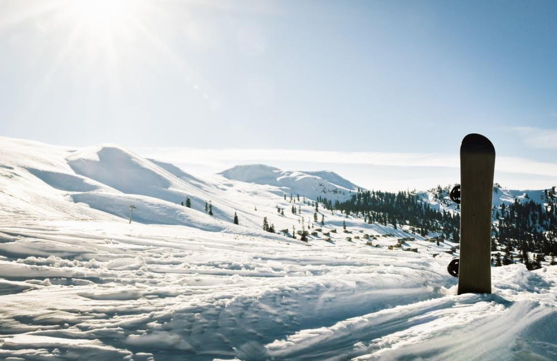 Why It’s Important to Wax Your Snowboard